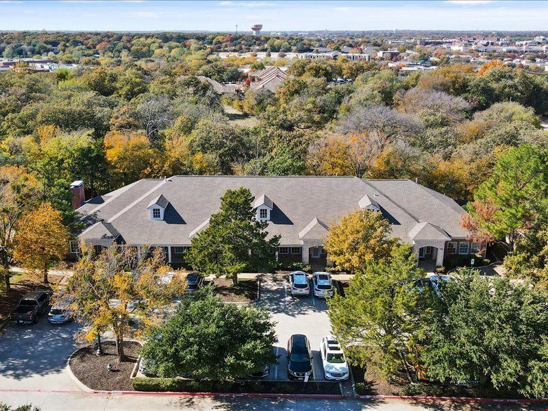 2425-2435 E Southlake Blvd