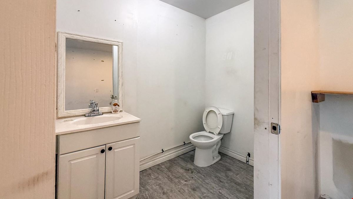 High-profile, commercial end-cap Unit 