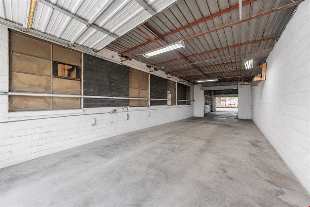 2905 Bryan Ave