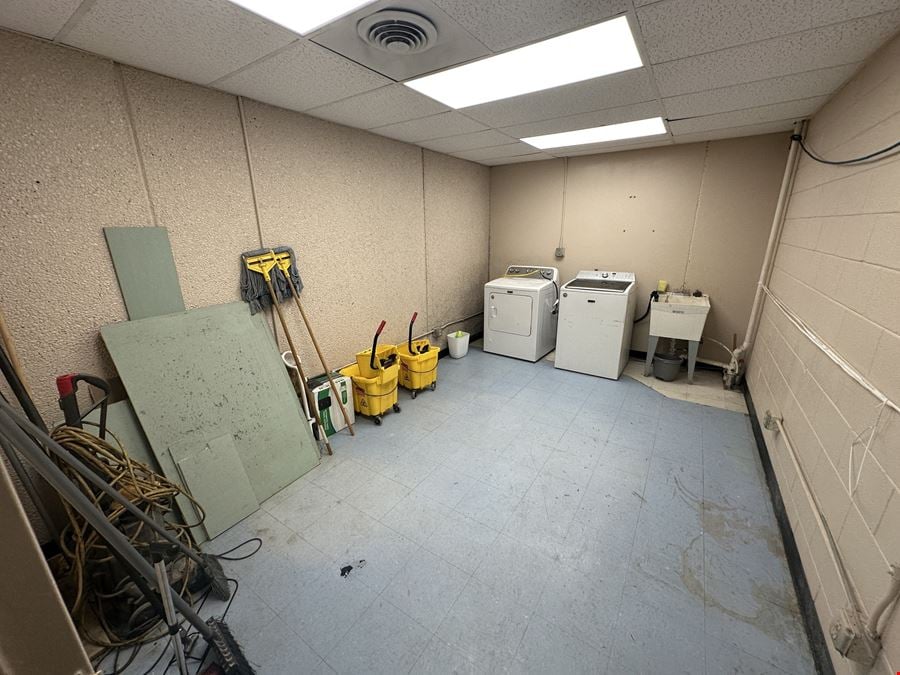 Efficient Office & Shop on Commerce Dr