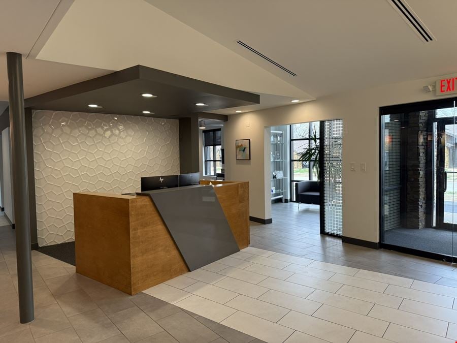 ±9,692 SF OF OFFICE SPACE FOR SALE OR LEASE IN SOUTHEAST SPRINGFIELD