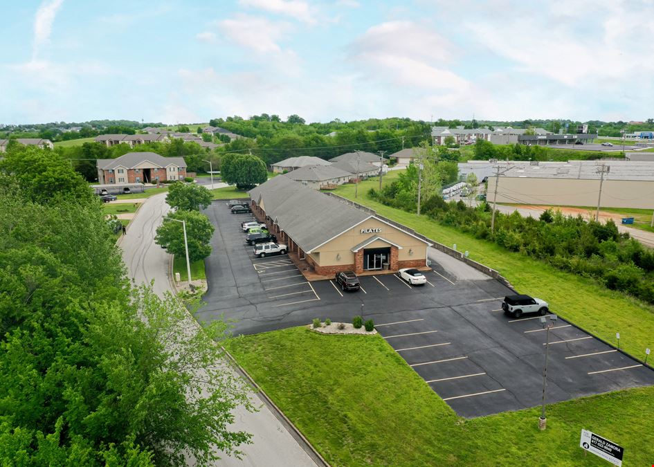 1,100 SF Retail / Office Spaces For Lease in Ozark