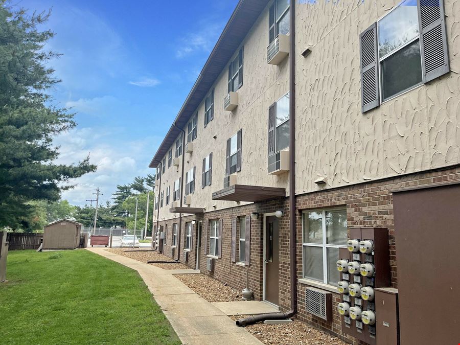 Golden Oak Apartments