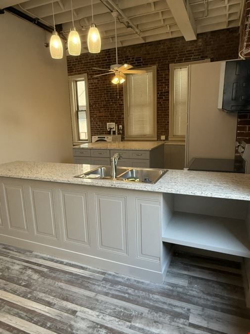 6743' historic downtown building w/street retail and upstairs living
