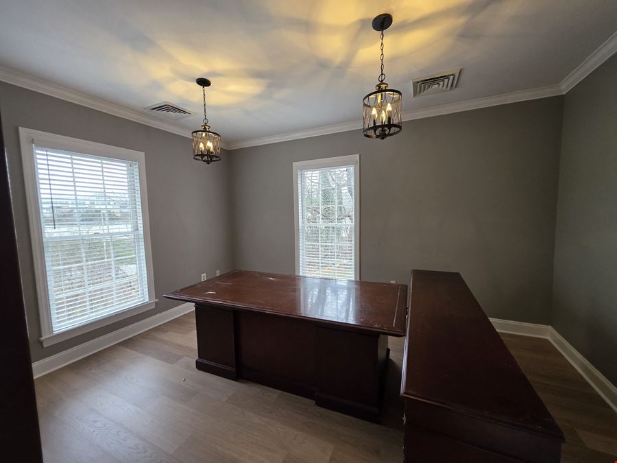 109 Laurens Rd