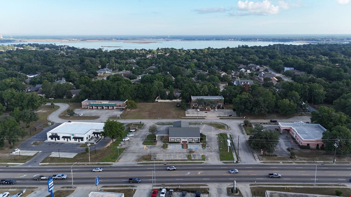 Mixed Use Medical Office w/ Three Apartment Rentals