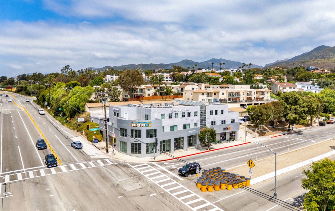 Retail / Office Space On The Malibu Coastline