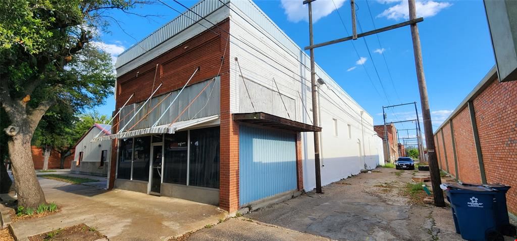 108 E Commerce St