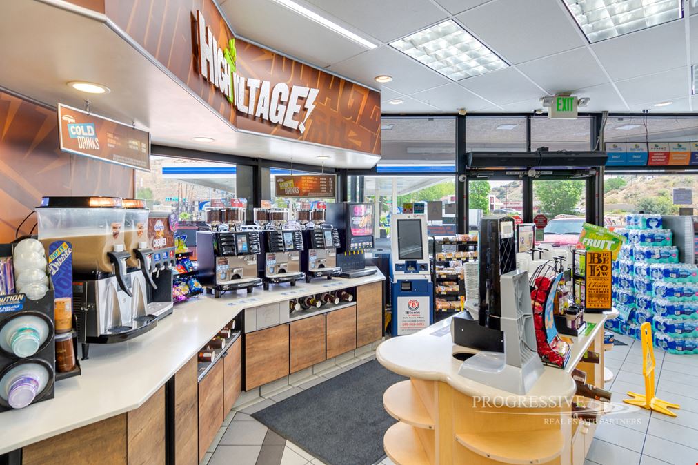 ARCO Gas with AM/PM C-Store with Real Estate