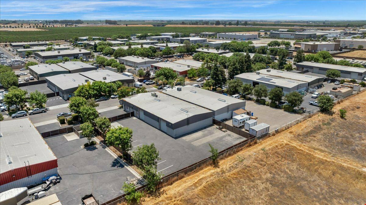 ±5,000 SF of Warehouse/Office Space in NW Visalia, CA