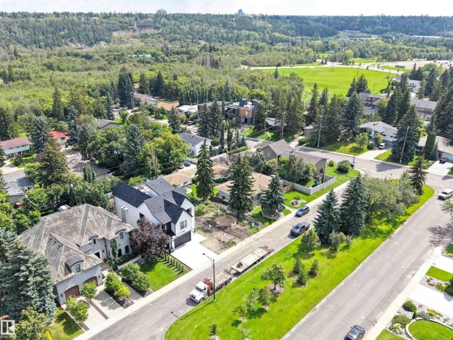FULLY SERVICED WALKOUT LOT
