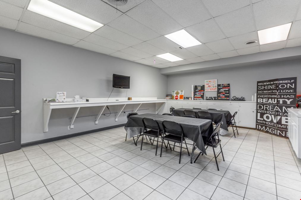 Office/Retail Building on Brainerd Rd ± 8,816 SF