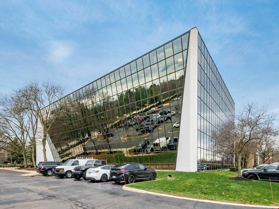 475 Metro Pl S