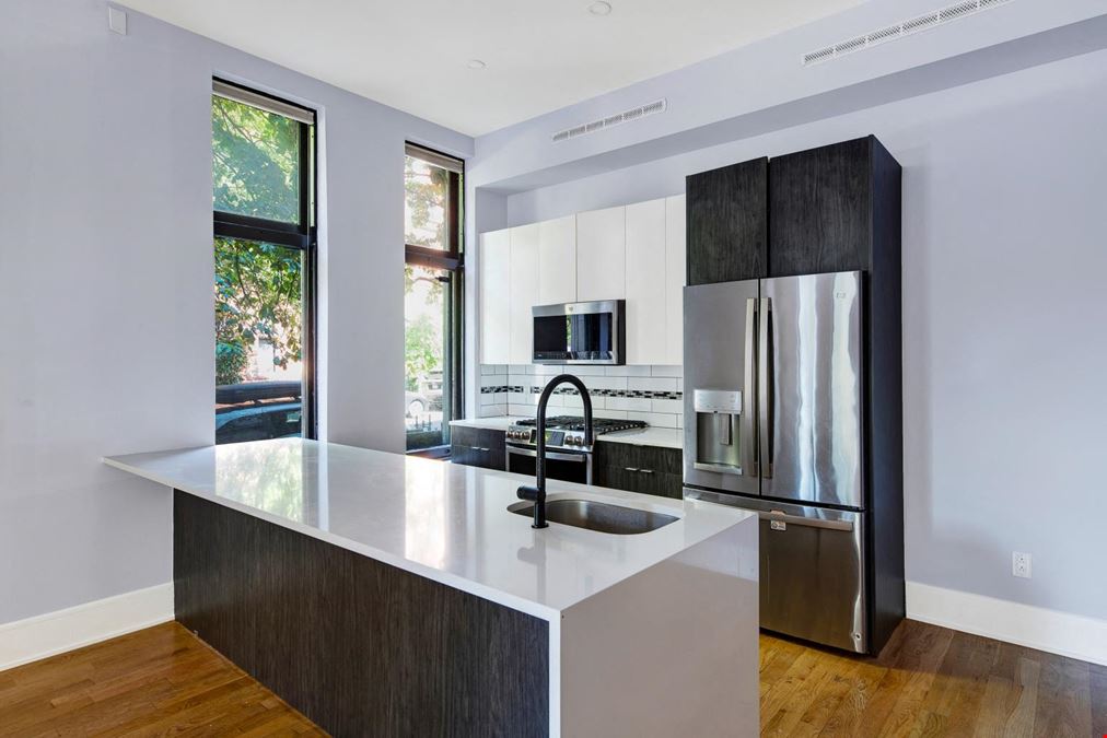 121 8th Avenue