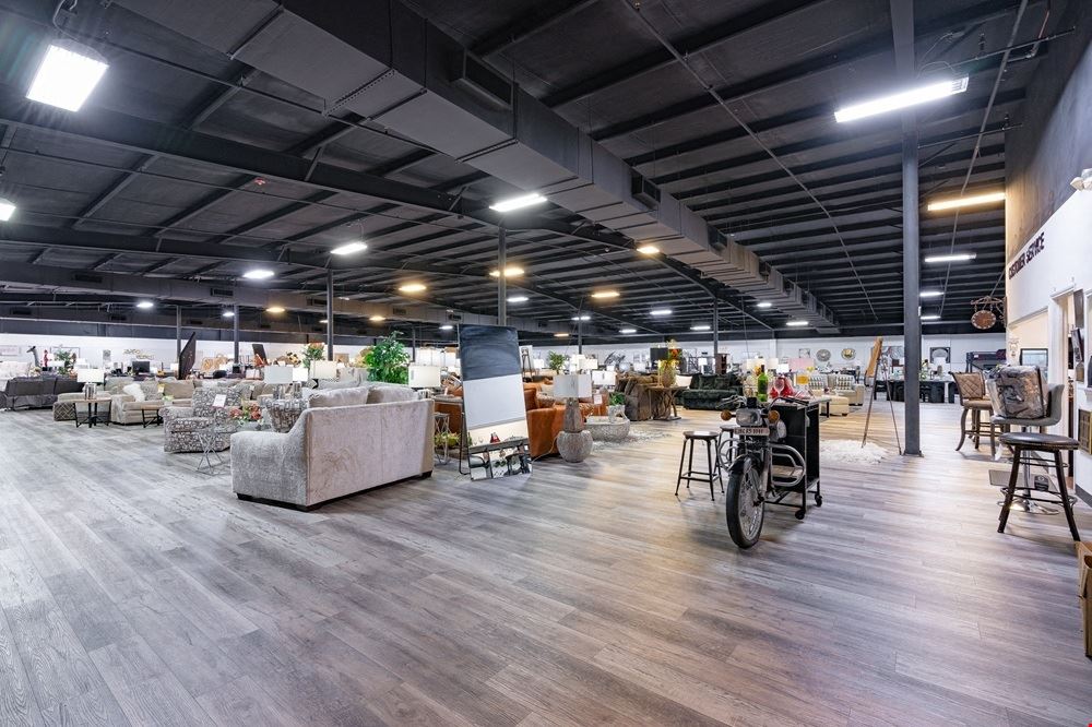 930 E Highway 67 | Freestanding Retail on Hwy 67