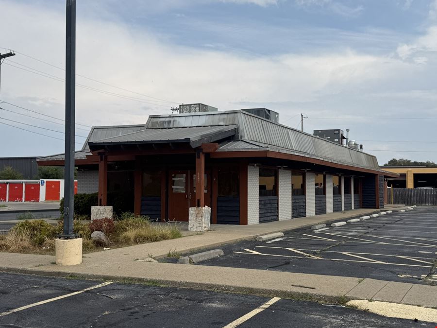FULL SERVICE RESTAURANT ON GLENSTONE