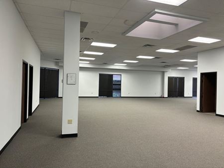 Preview of commercial space at 8101-8113 Ridgepoint Dr.