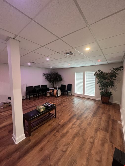 1223 W Chester Pike