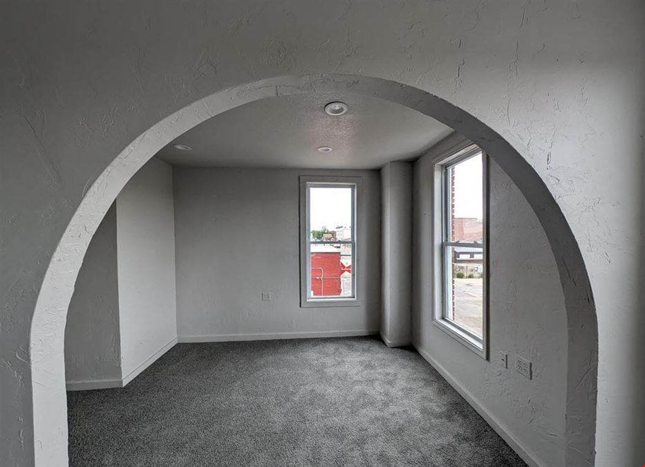154 E Elm