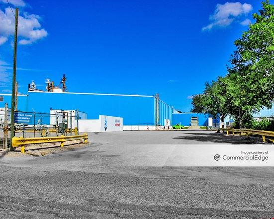 Preview of Industrial space for Rent at 2121 Huron Street