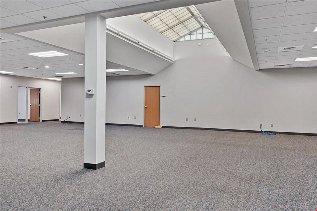 EXCEPTIONAL CLASS A OFFICE FACILITY FOR SALE OR LEASE