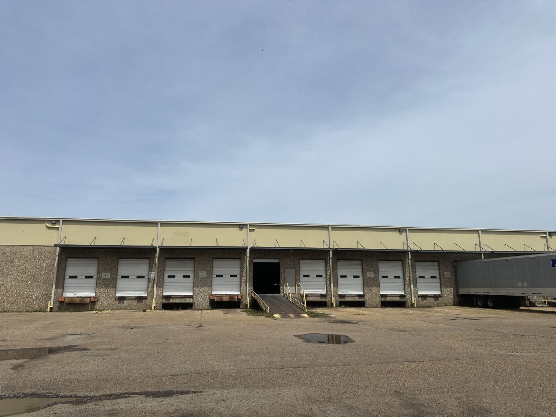 545 Ford Ave - Functional Warehouse/Distribution Space