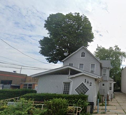 Preview of Mixed Use space for Rent at 182 Earle Avenue