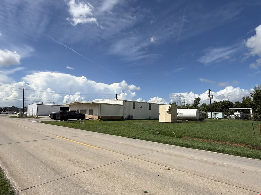 201 N 16th St, La Porte, TX 77571- 5,000 SF IND WAREHOUSE ON +/- 1 ACRE LOT