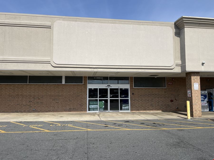 8,848 SF Retail Space Available in Food Lion Center