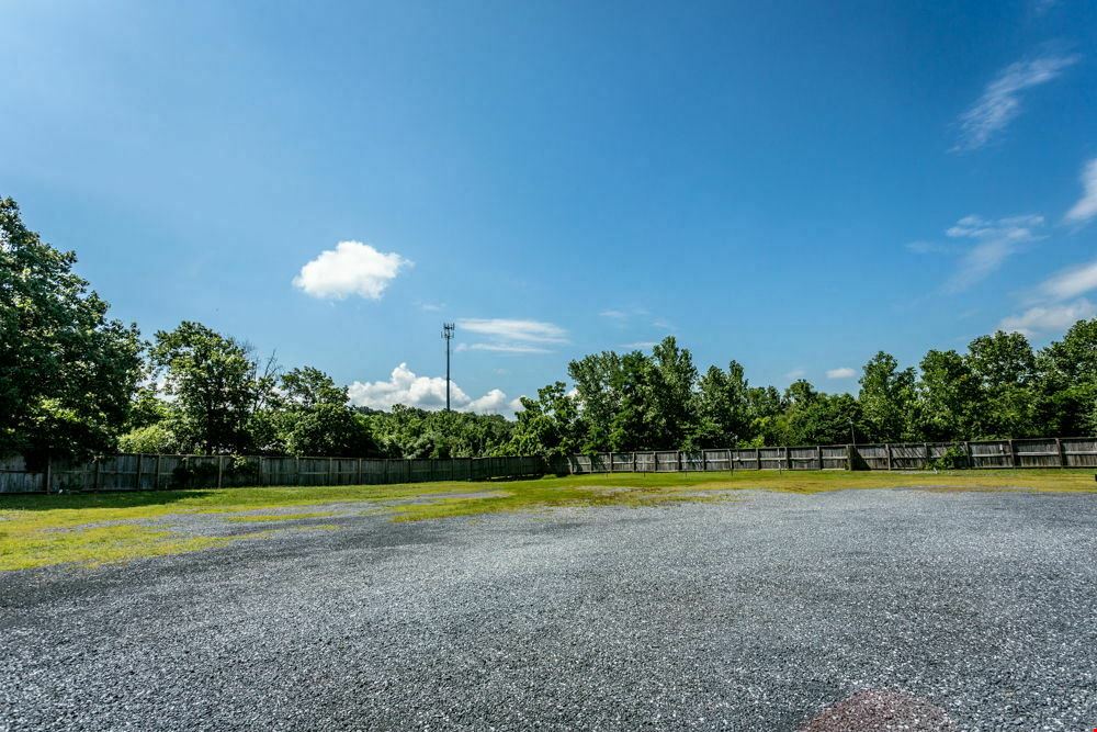 NICE OFFICE BUILDING ON 1.5 ACRE LOT