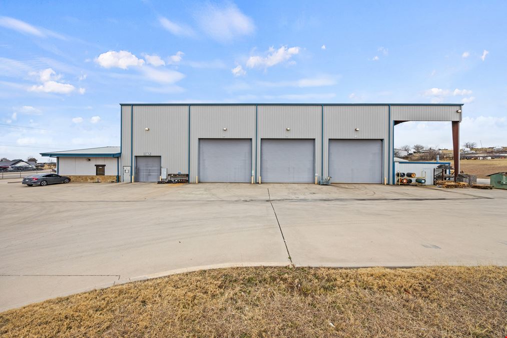 Crane Served Shop w/ Wash-Bay & Huge Yard on I-20