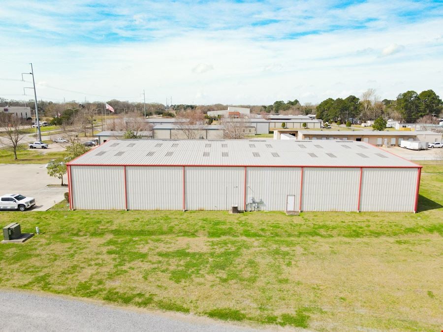 Industrial Warehouse with ±20’ Clear Height on ±1.8 Acres