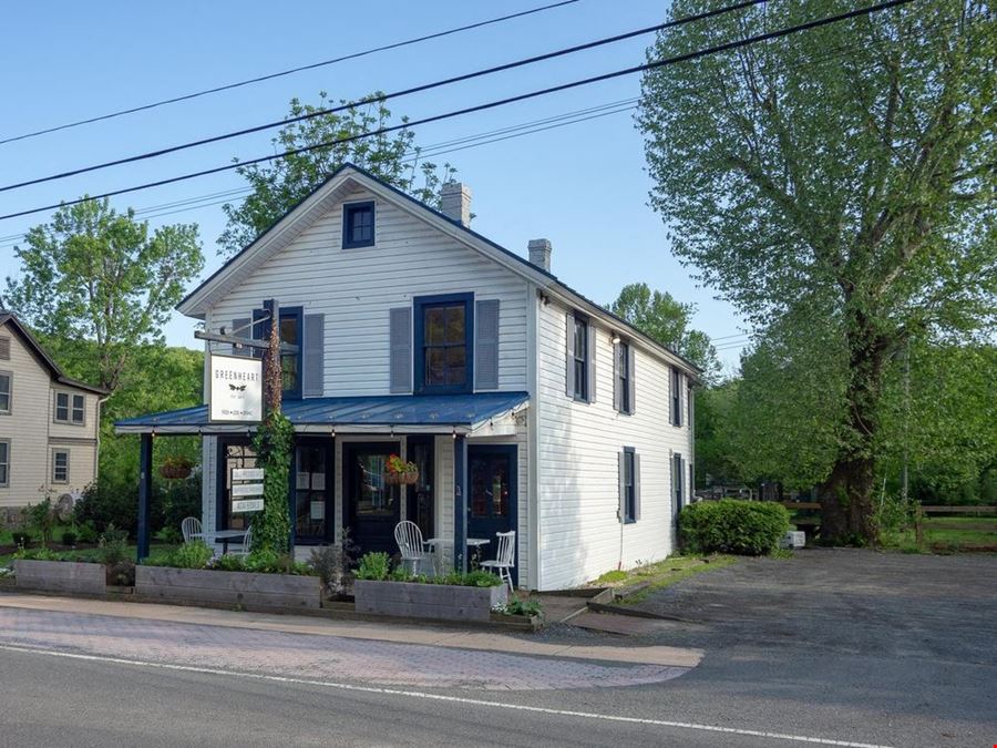 Free Standing First Floor Retail for Lease