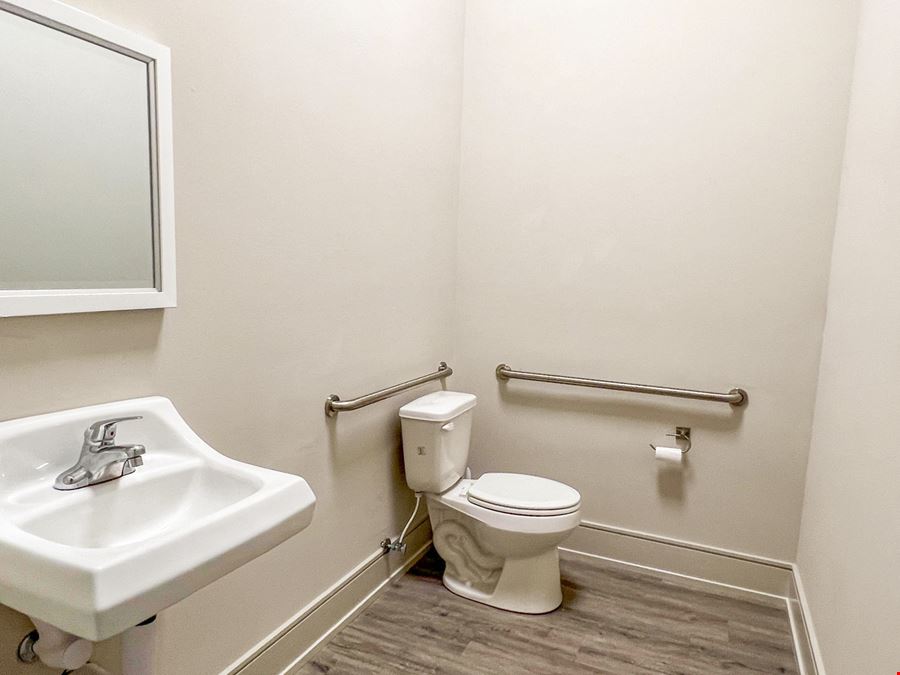 Class A Office Suite located on Airline Hwy Corner