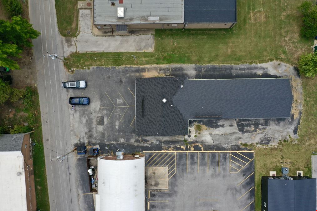 3,780' Restaurant / Storage  Building For Sale or Lease with Drive Thru in Nixa