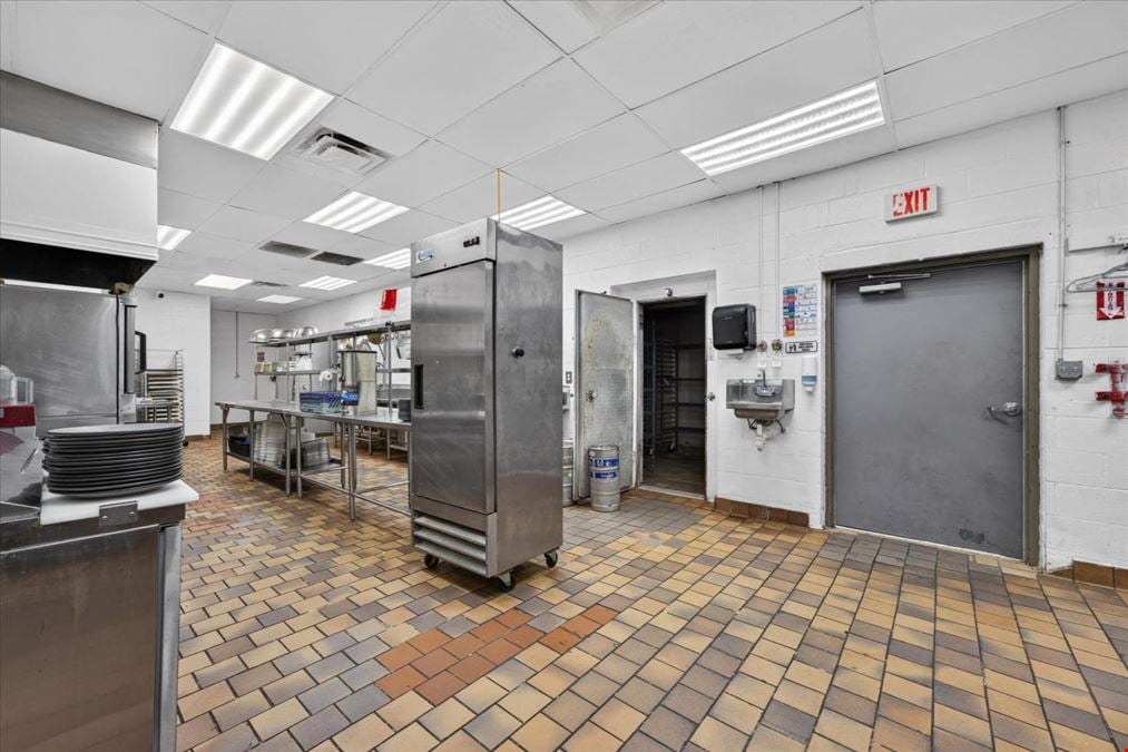 COMING SOON (Live Mon 6/22) - 4000 Fort Campbell Blvd - For Lease