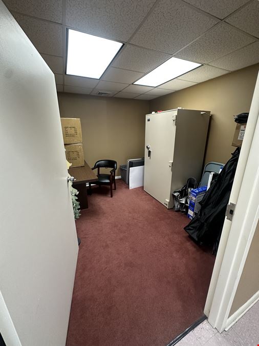 Medical Office/Banking Facility For Lease