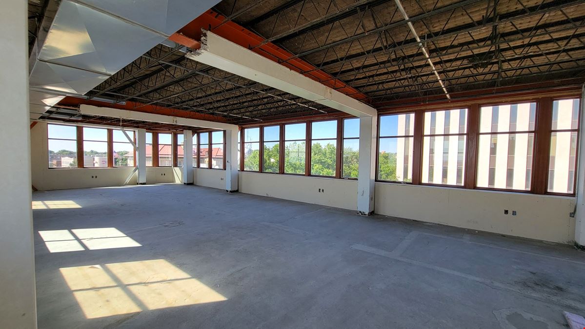 401 E Broadway Ave