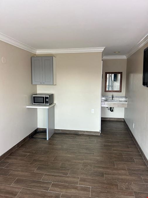 2205 Harbor Blvd - Costa Mesa, CA