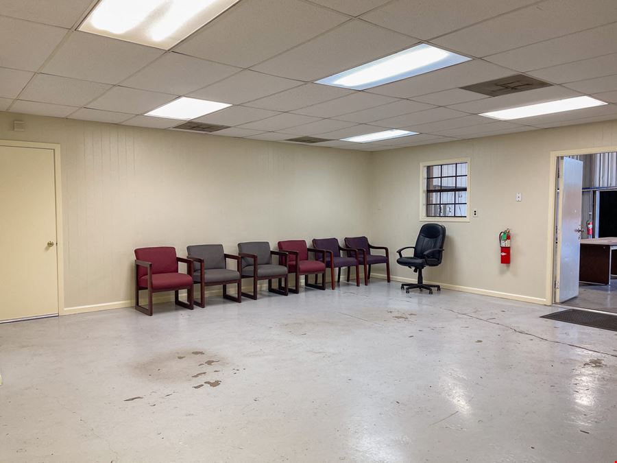 ±4,516 SF Office Warehouse with Wash Bay and Bridge Crane