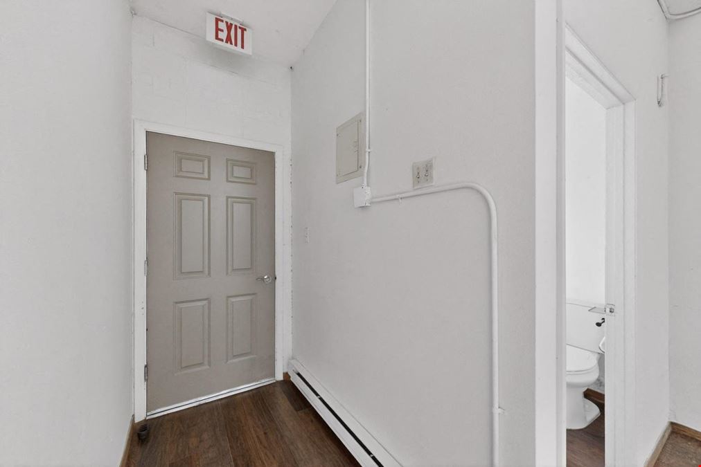 768 SF Retail/Office High Traffic Location