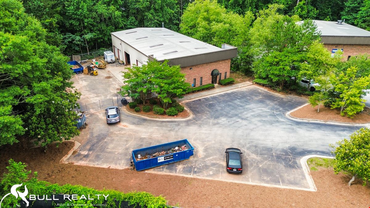 Freestanding Warehouse Building | ±6,000 SF