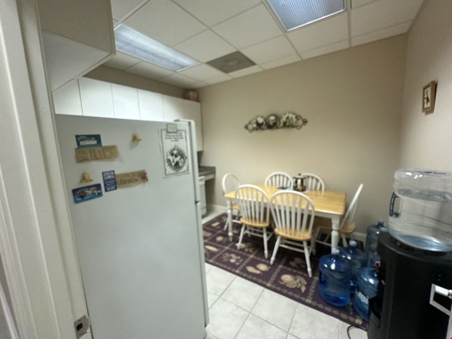 260 W Coleman Blvd