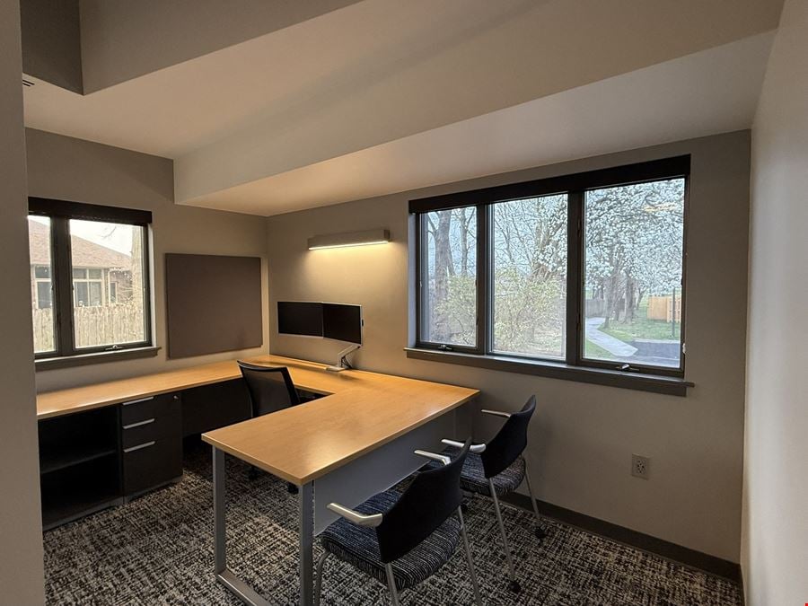 ±9,692 SF OF OFFICE SPACE FOR SALE OR LEASE IN SOUTHEAST SPRINGFIELD