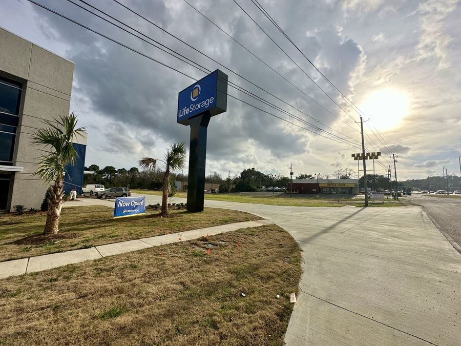 1.63 Acres For Sale off Government Boulevard and Interstate 65