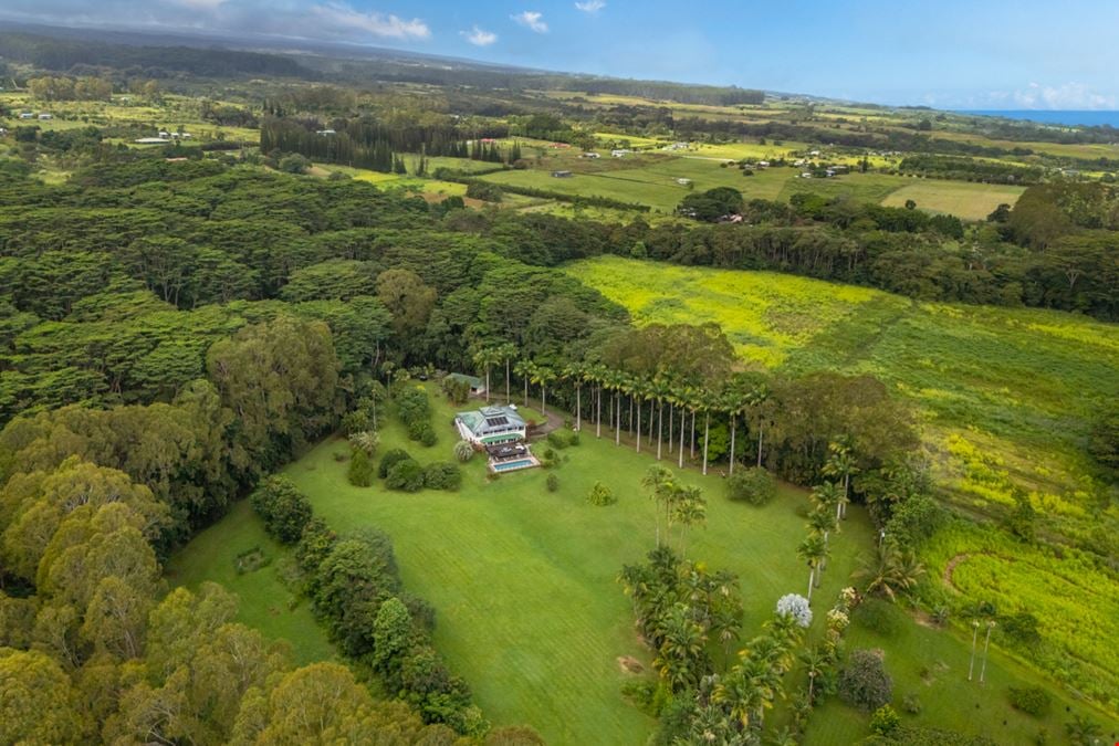 Luxurious Hawaiian Working Farm Retreat