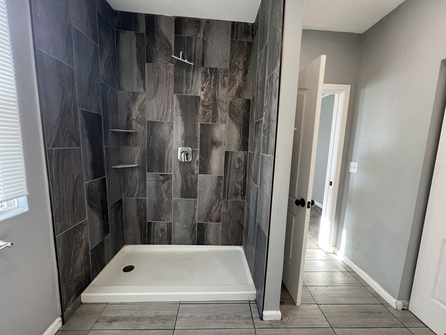 Melrose Ave: Low-Rise Multifamily Investment Package