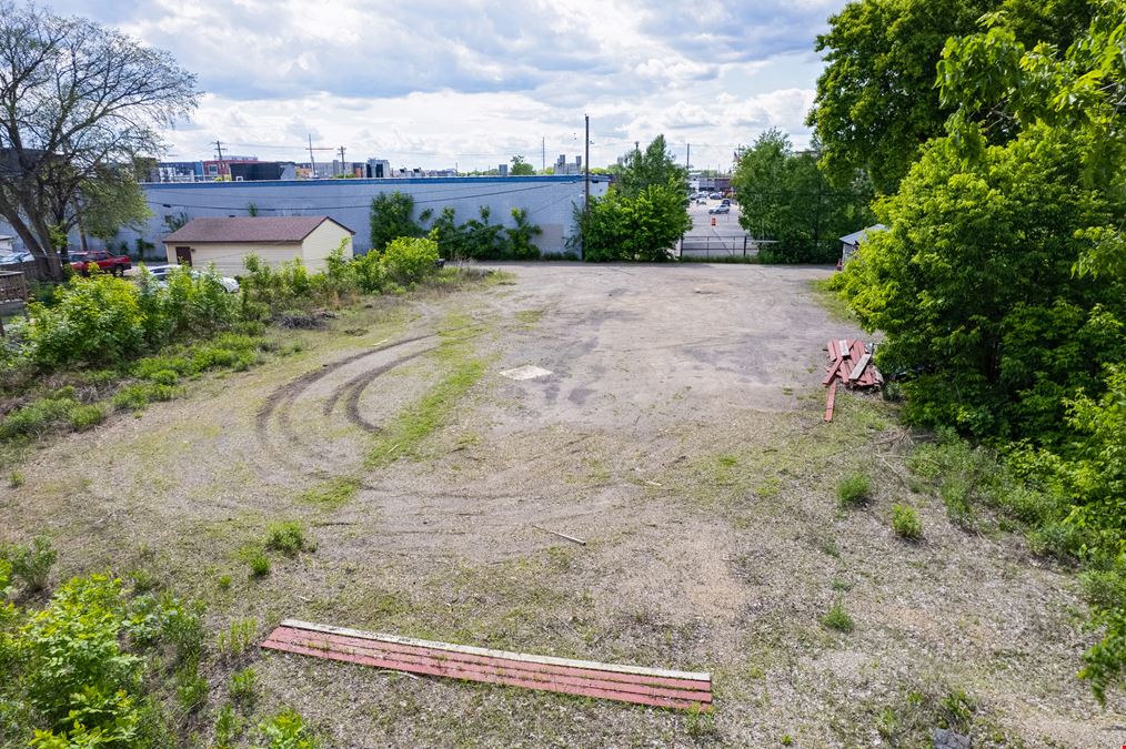 2828 & 2824 27th Ave S