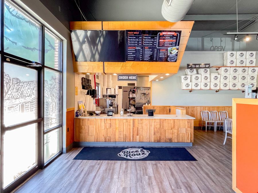Retail Suites for Lease in Highly-Visible Commercial Corridor