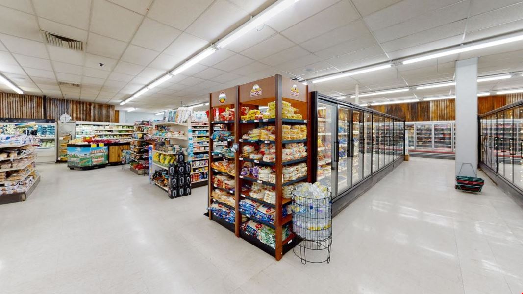 Retail Center with Profitable Grocery Store